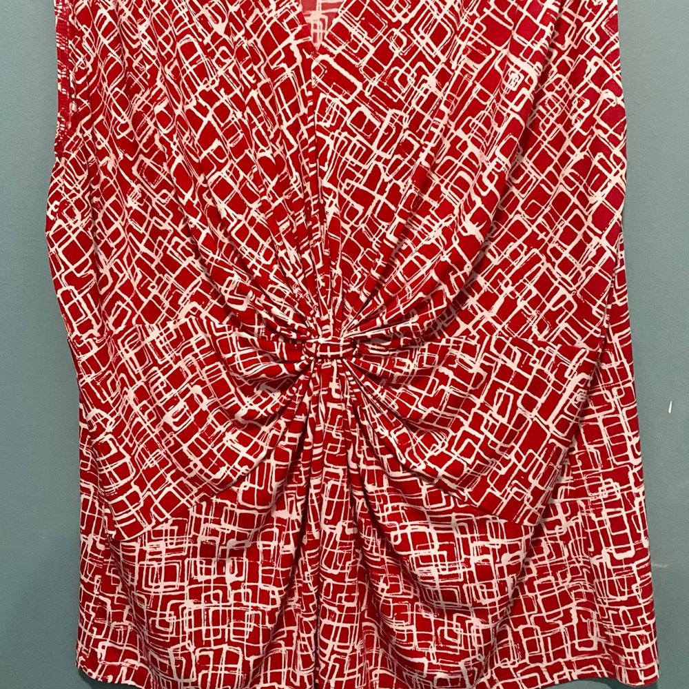 Sleeveless blouse with figure flattering front detail